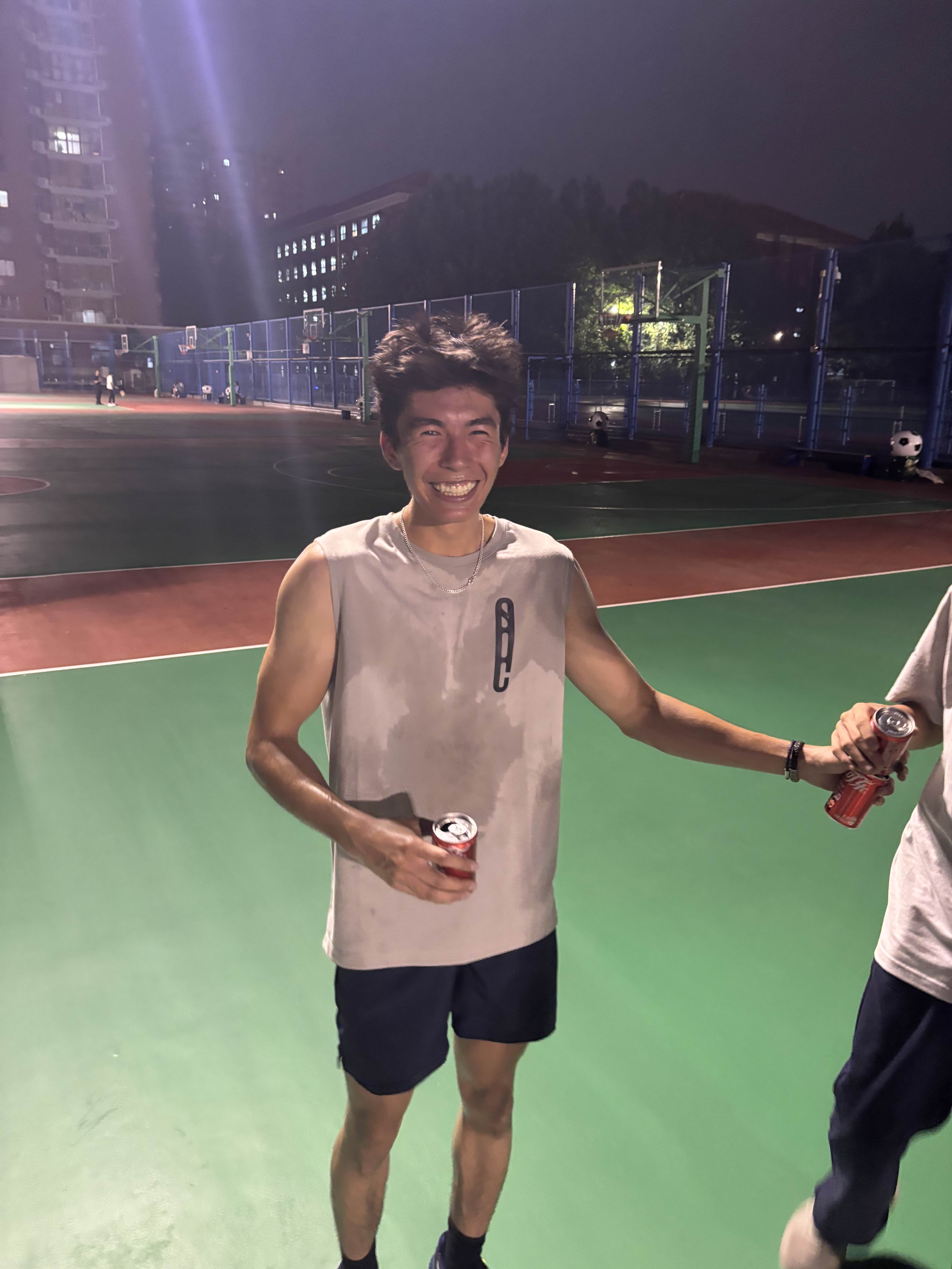 Alex körde hårt på basket och volleyboll